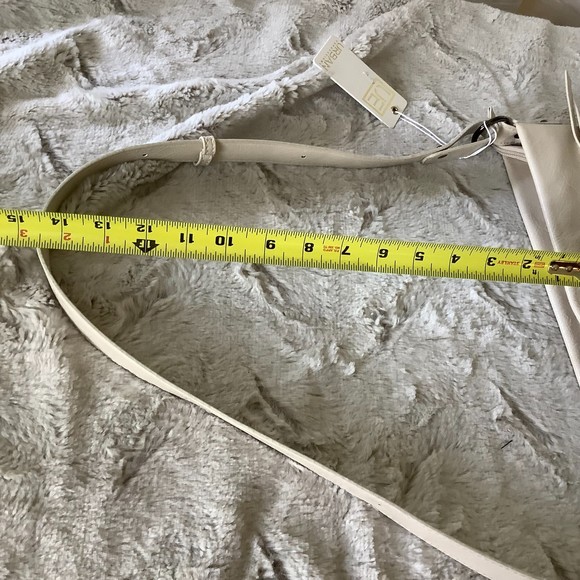 Urban Expressions Cream Leather Shoulder Bag - Picture 4 of 11